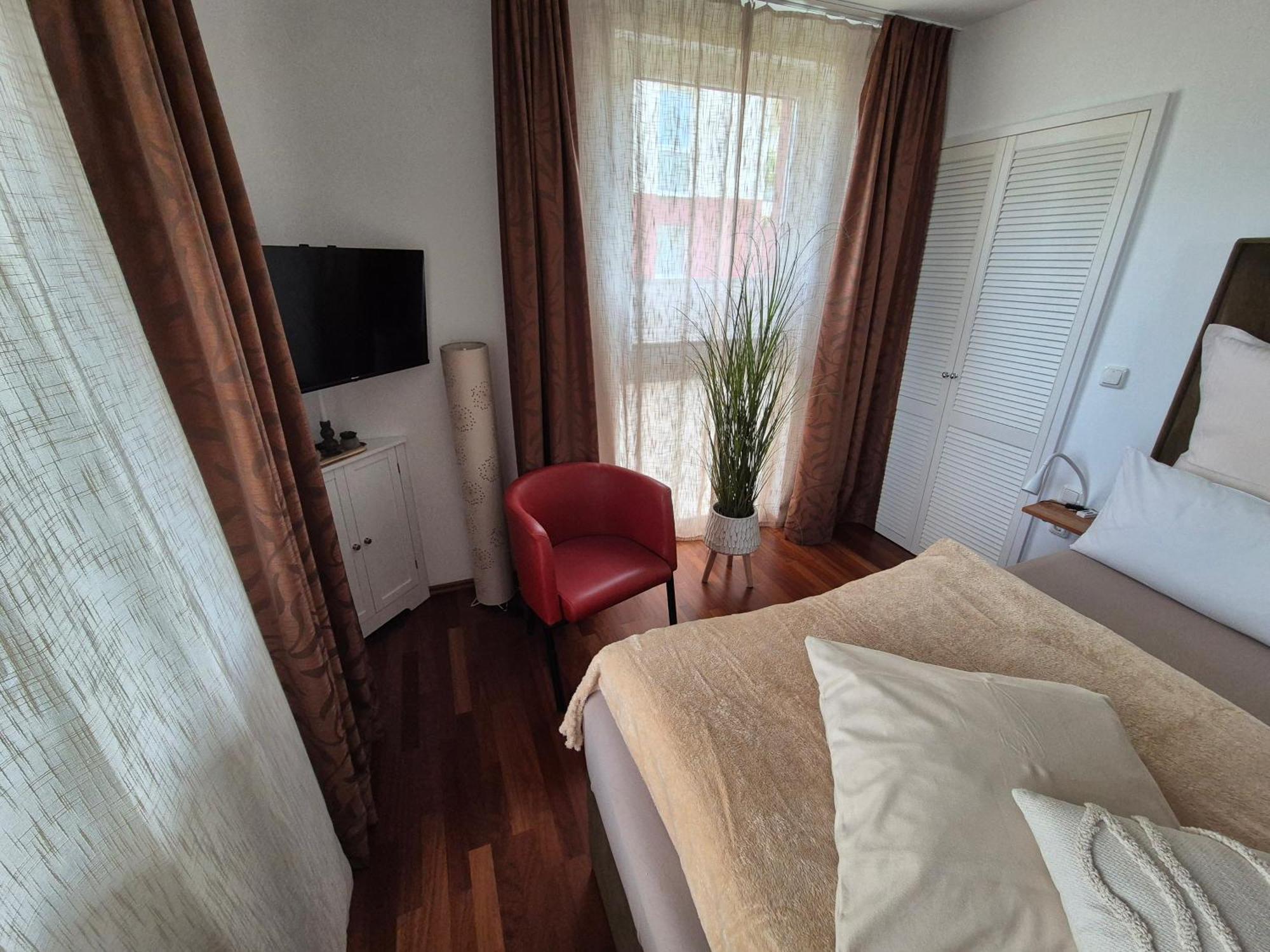 Ferienwohnung "Myharbourfront", Luxurioeses Wohnen An Der Hafenmole Rostock Exterior foto