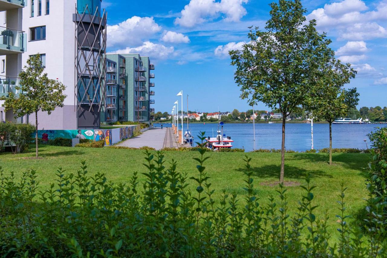 Ferienwohnung "Myharbourfront", Luxurioeses Wohnen An Der Hafenmole Rostock Exterior foto