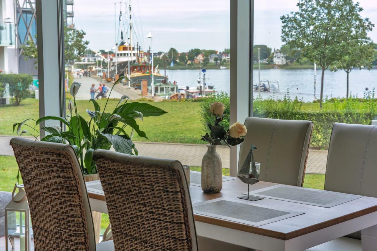 Ferienwohnung "Myharbourfront", Luxurioeses Wohnen An Der Hafenmole Rostock Exterior foto