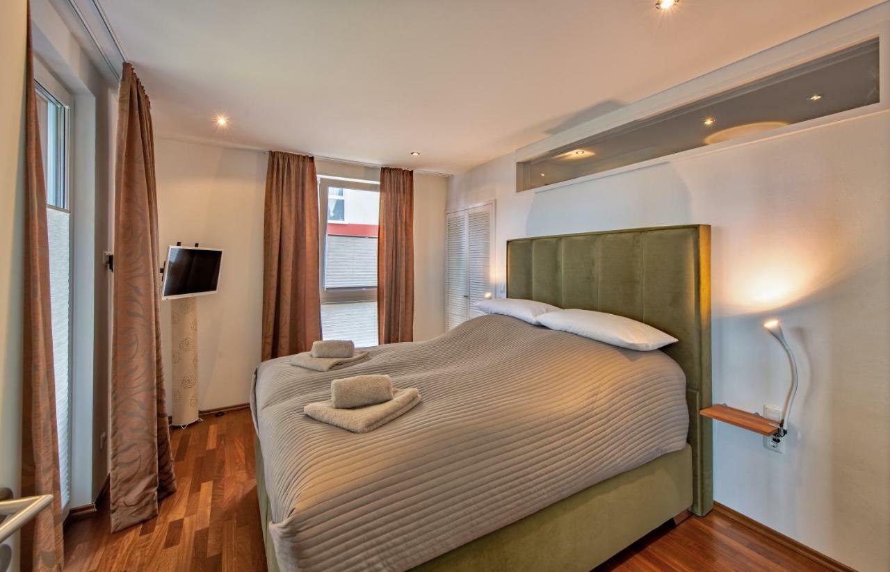 Ferienwohnung "Myharbourfront", Luxurioeses Wohnen An Der Hafenmole Rostock Exterior foto