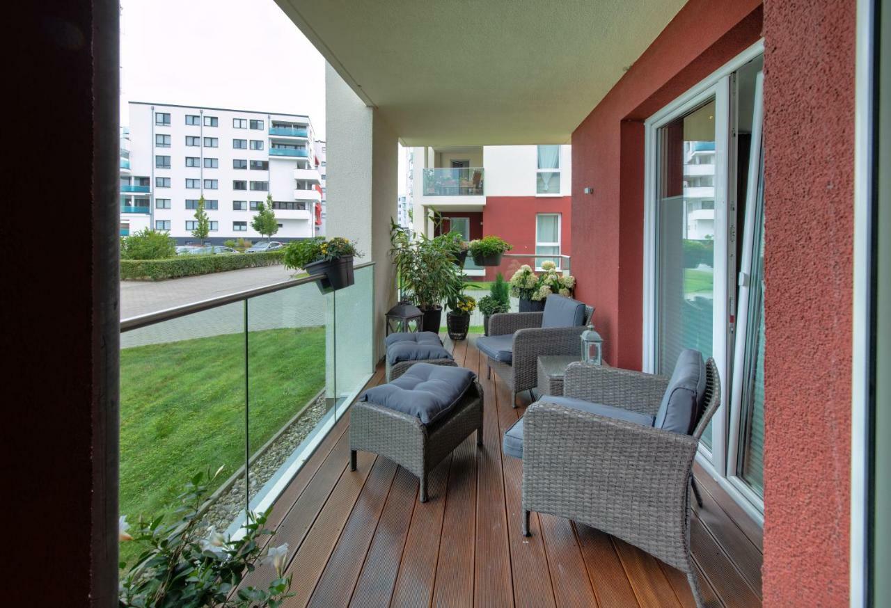 Ferienwohnung "Myharbourfront", Luxurioeses Wohnen An Der Hafenmole Rostock Exterior foto